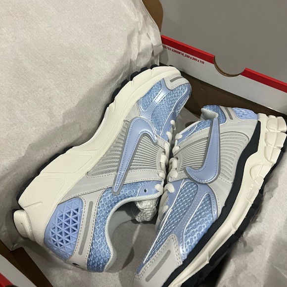 😍 NEW!!Nike Air Zoom Vomero 5
“Royal Tint and Photon Dust” - Picture 6 of 7